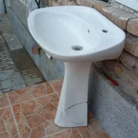 روشویی پایه دار