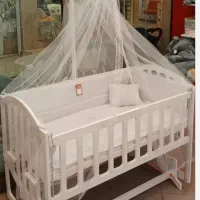 گهواره کنار مادر