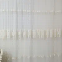 پرده و میز تلویزیون