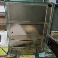 ویترین شیشه ای