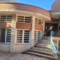 پشتیبان خانم برای سالن مطالعه دخترانه