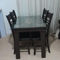 میز نهارخوری کاملا سالم