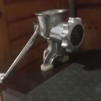 چرخ گوشت دستی آلومینیومی قدیمی|خردکن، آسیاب، غذاساز|رودسر, |دیوار