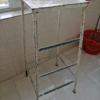 چهار پایه آهنی