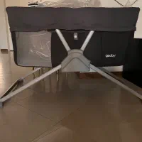 تخت کنار مادر