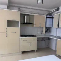 کابینت های گلاس کرم رنگ