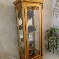 بوفه با وسایل داخلش