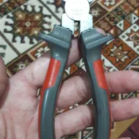 دو عدد سیم چین یک عدد متر ۳ متری یک عدد پیچ گوشتی