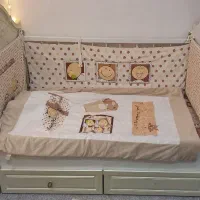 تخت کنارمادر