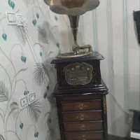 گرامافون قهوه ای