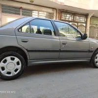 ماشین تمیز مرتب بدون رنگ