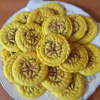انواع شیرینی (کلمپه و قطاب و نان خرمایی وکیک سنتی)