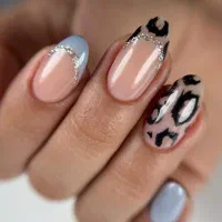 کاشت و ترمیم و لمینت ناخن دانشجو