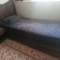 تخت یک نفره همراه با تشک+پا تختی