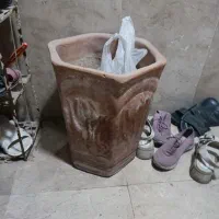 گلدان سنگی بزرگ