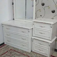 تخت ۲ نفره و آینه کنسول