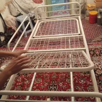 تخت خواب بیمارستانی