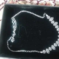 گردنی تراش و سبک نما دار