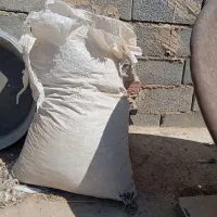 چند کیسه کود یا فضله کبوتر