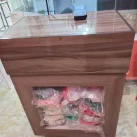 ویترین مغازه در ابعاد متوسط