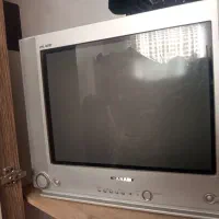 2 عدد تلویزیون و 1 مانیتور