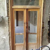 تعدادی درب و پنجره آهنی و چوبی|مصالح و تجهیزات ساختمان|بروجن, |دیوار