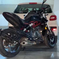 بنلی ۳۰۰ کیوجی جفت سیلندر