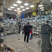 ب ۱ فروشنده جهت فروش کفش وکتونی نیازمندیم