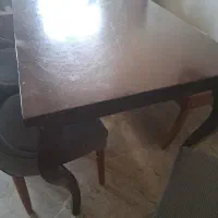 میزچوبی 4نفره سالم کمی خط وخش داره