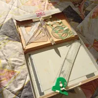 تخته رسم سالم و بدون ایراد و کلی وسایل اضافه