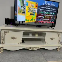 اینه و میز تیوی