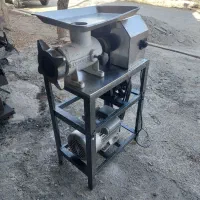 ۲ عدد چرخ گوشت صنعتی ۳۲ تکفاز در حد نو