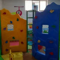 صخره نوردی و میز پیشخوان خانه بازی مهدکودک