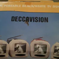 تلویزیون کوچک سفید و سیاه