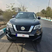 نیسان ترا مشکی داخل موکا شخصی