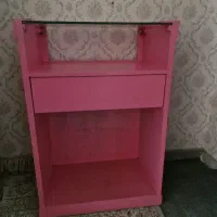 ویترین های گلاس سفید و چوبی صورتی