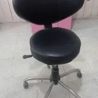 یک عدد صندلی استادکار