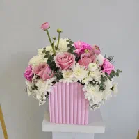 گل فروشی گلاریس باکس گل هلالی صورتی سفید