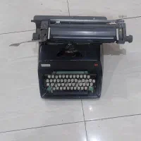 ماشین تایپ قدیمی|کلکسیون اشیاء عتیقه|شهرکرد, |دیوار