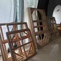 چارچوب بوم و وسایل اتلیه نقاشی