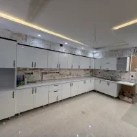 کابینت هایگلاس در حد نو
