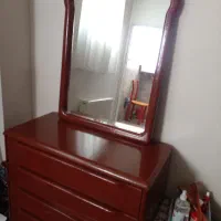 دراور و آیینه و نشیمن