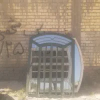 پنجره ی سنگین و محکم و کاملاً نو