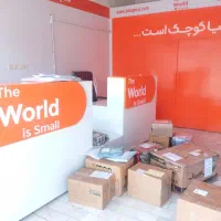 دفتر دار وسفیر همراه با ماشین