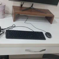 میز تحریر و کامپیور