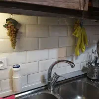 اجرای کاشیهای بین کابینتی در چند مدل