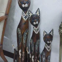 مجسمه گربه چوبی