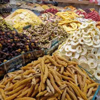 فروشنده ماهر در مجموعه آجیل،خشکبار و نقره