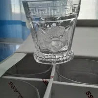 دو دست لیوان