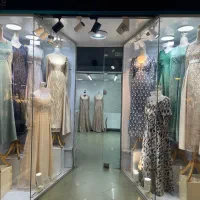 فروشنده خانم